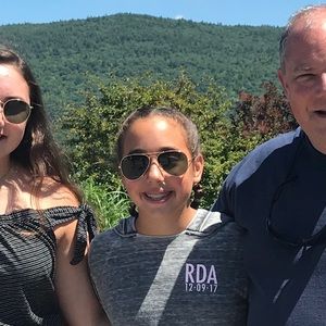 Meet your Posher, Chloe